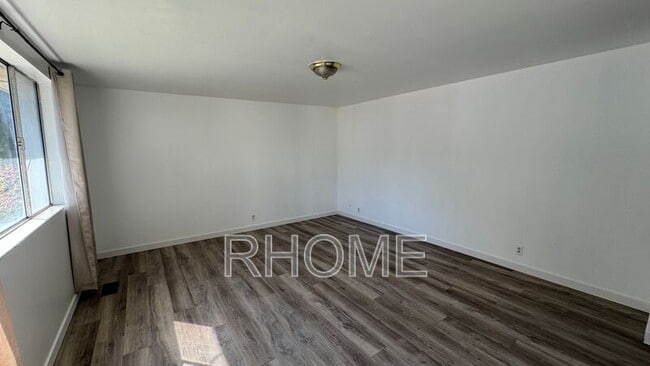 Building Photo - 267 W Center St