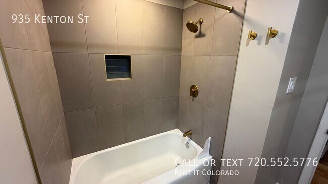 Building Photo - 935 Kenton St