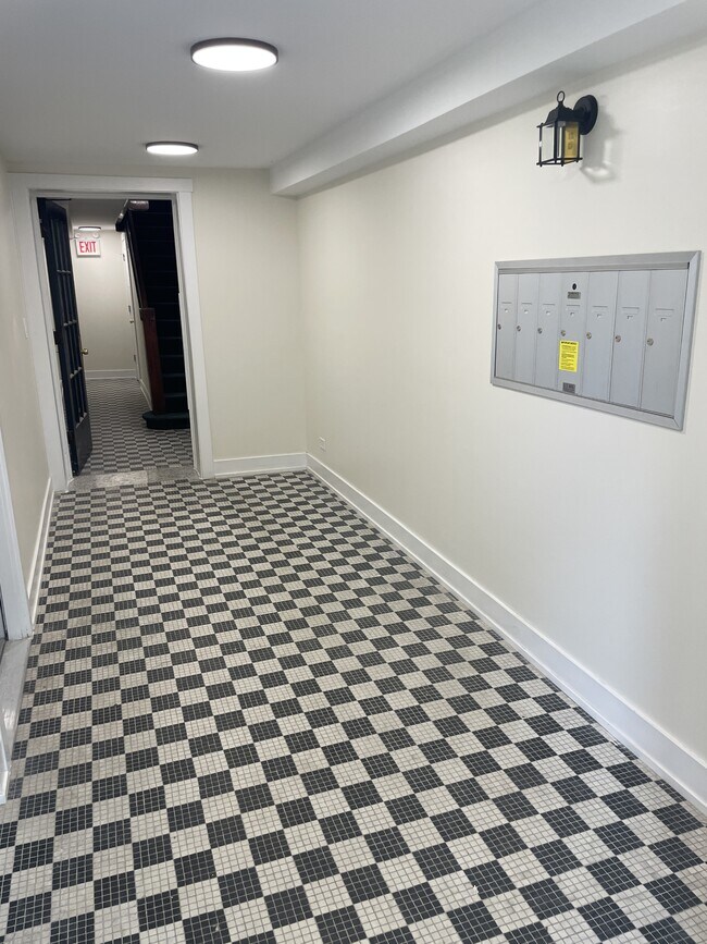 Building Photo - 1544 W Highland Ave