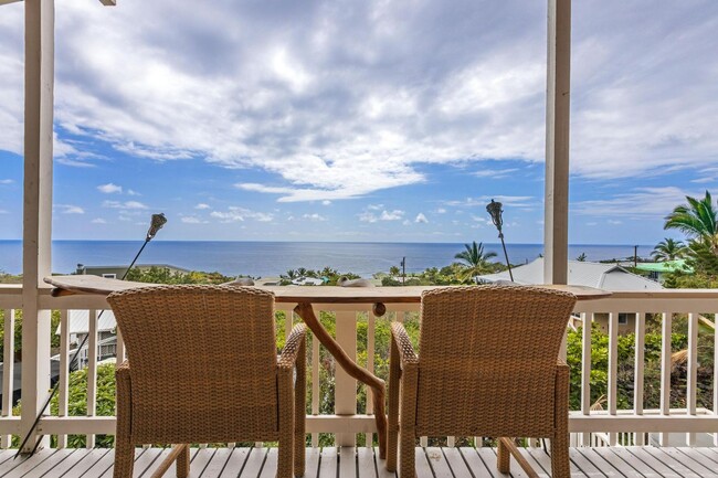 Building Photo - Captain Cook Home – 3 Bed, 2 Bath + Bonus Room! Fully Furnished with Solar Power