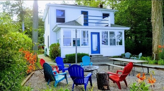 Building Photo - 2405 Lakefront Dr