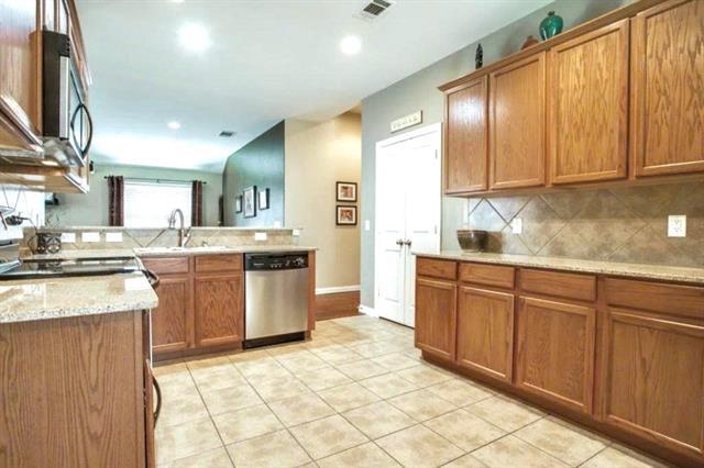 Building Photo - 216 Cliffbrook Dr
