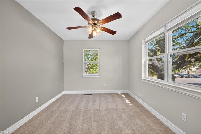Building Photo - 5676 Weblin Dr
