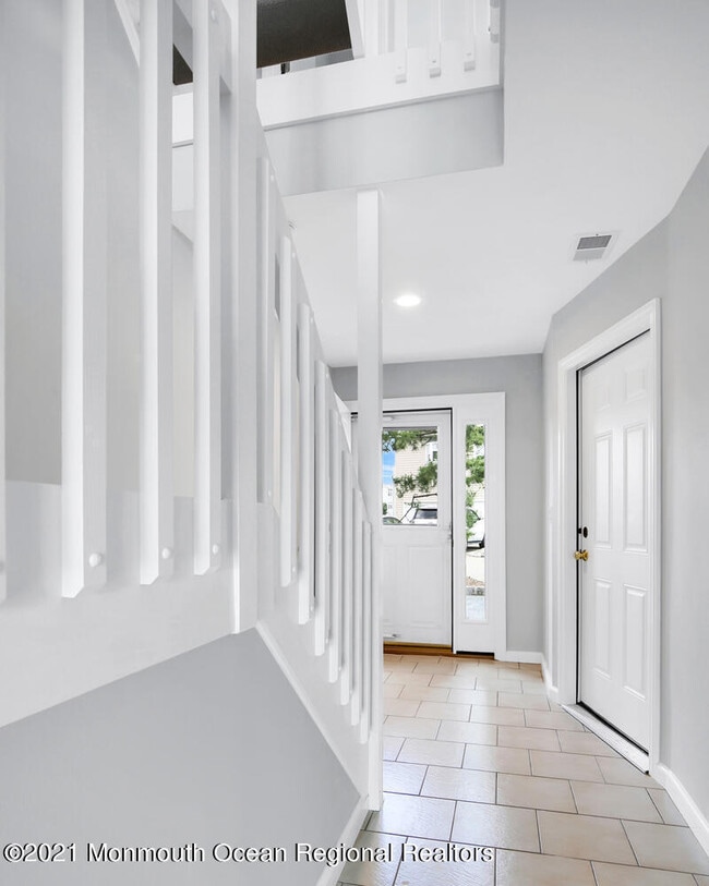 Building Photo - 1332 Ocean Ave