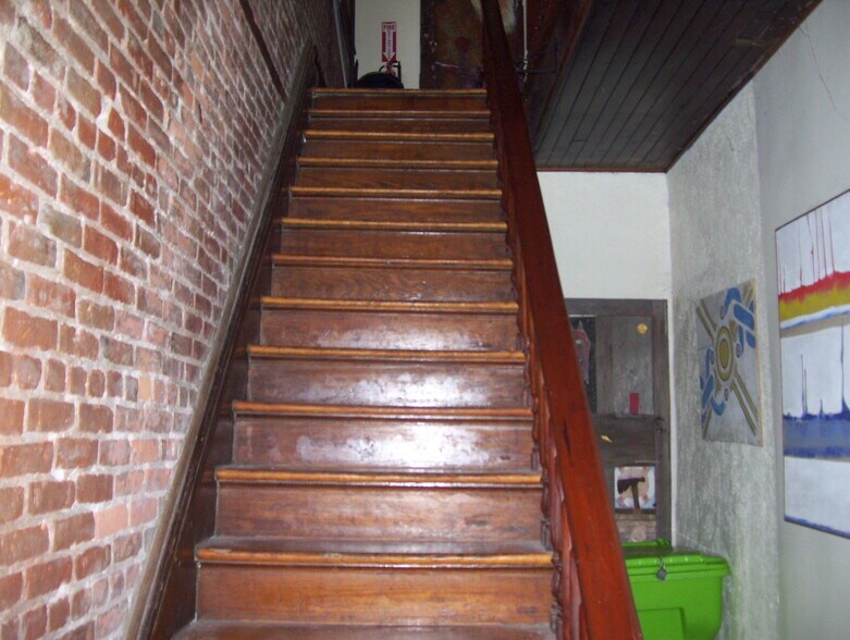 Building Photo - 914 N Salina St