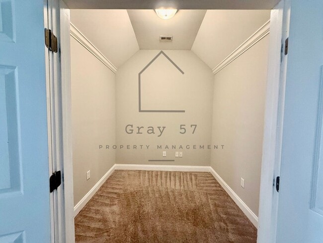 Building Photo - 2 bed, 2 bath townhome in Hoover