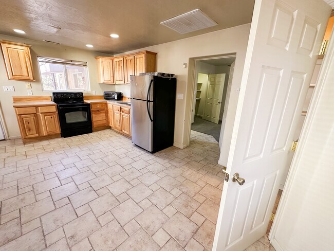 Building Photo - 29 E 300 N