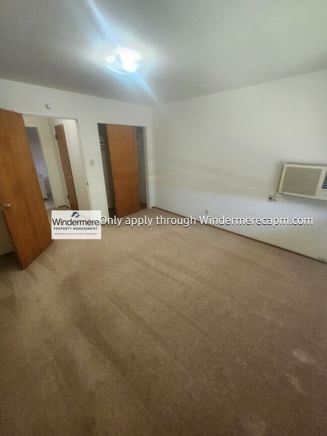 Building Photo - 4421de
