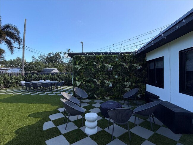 Building Photo - 920 SW 50th Ave