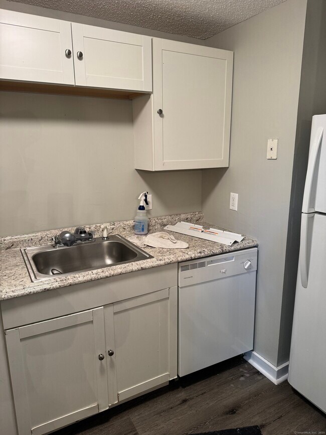 Building Photo - 241 Burgundy Hill Ln