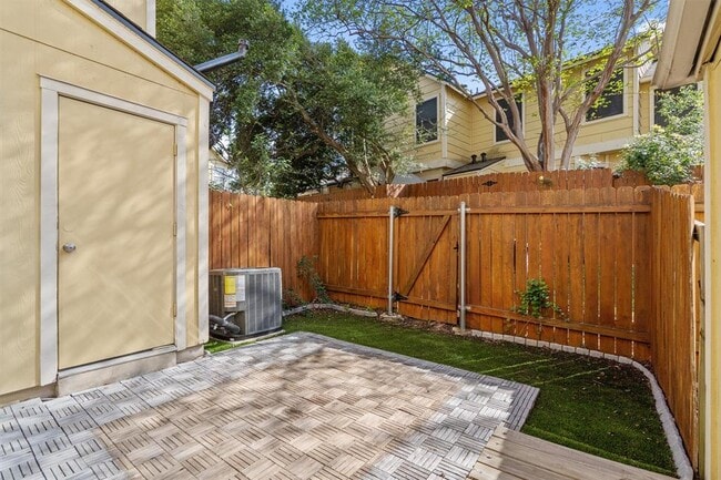 Building Photo - 11901 Swearingen Dr