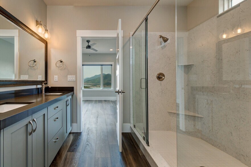 Building Photo - 11091 Shoreline Dr