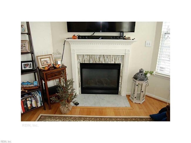 Building Photo - LAKE FRONT CONDO