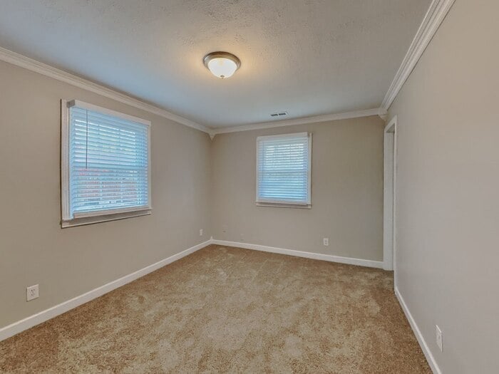 Building Photo - 4418 Windsor Rd