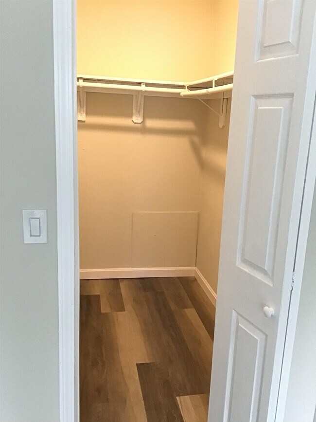 Building Photo - 210 Brook Village Rd