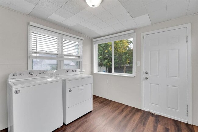 Building Photo - 1517 W Nora Ave