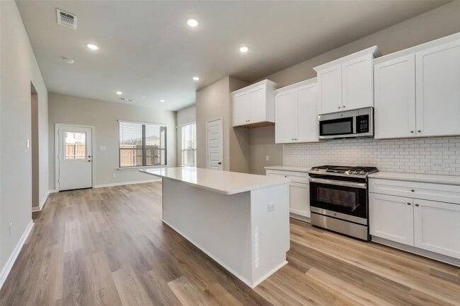 Building Photo - 1127 Mesa St