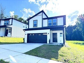 Building Photo - 5 Bedroom Single Family for Sale close to ...
