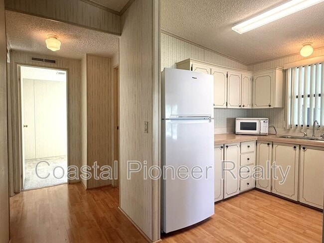 Building Photo - 4550 Charter St