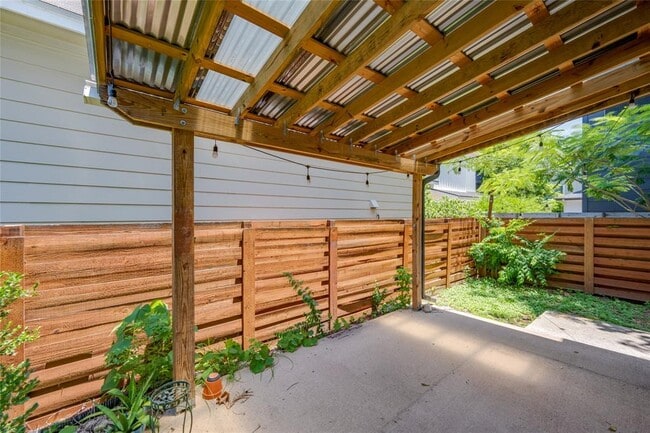 Building Photo - 3000 Prado St