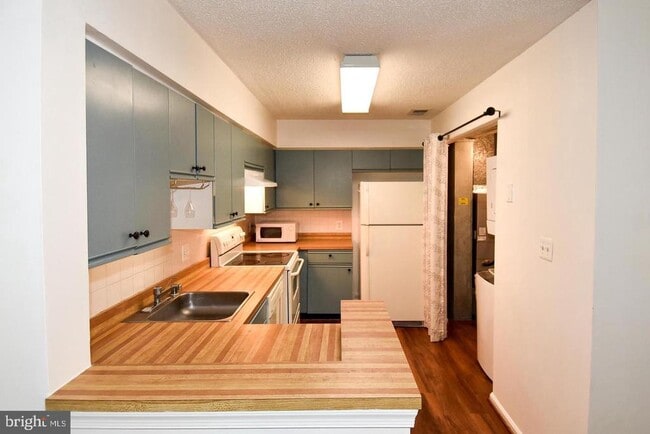 Building Photo - 3152 Covewood Ct