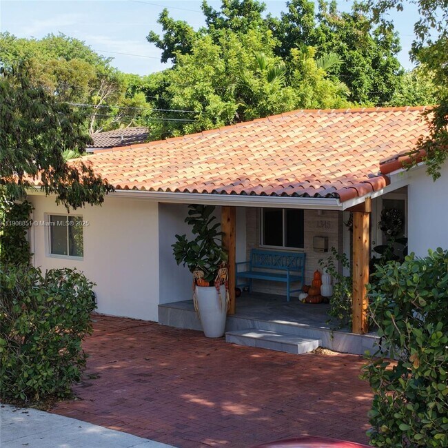 Building Photo - 1345 SW 60th Ct