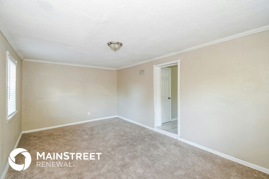 Building Photo - 6430 Lucente Dr