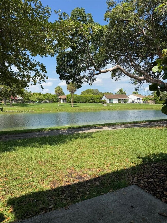 Building Photo - 9707 Hammocks Blvd