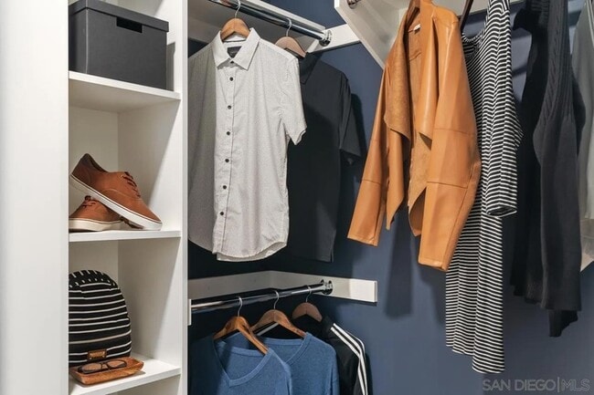 Building Photo - 525 Olive St