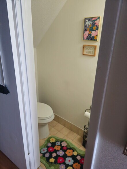 Building Photo - 2762 W 60th St