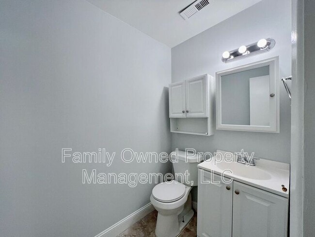 Building Photo - 1522 Joan St