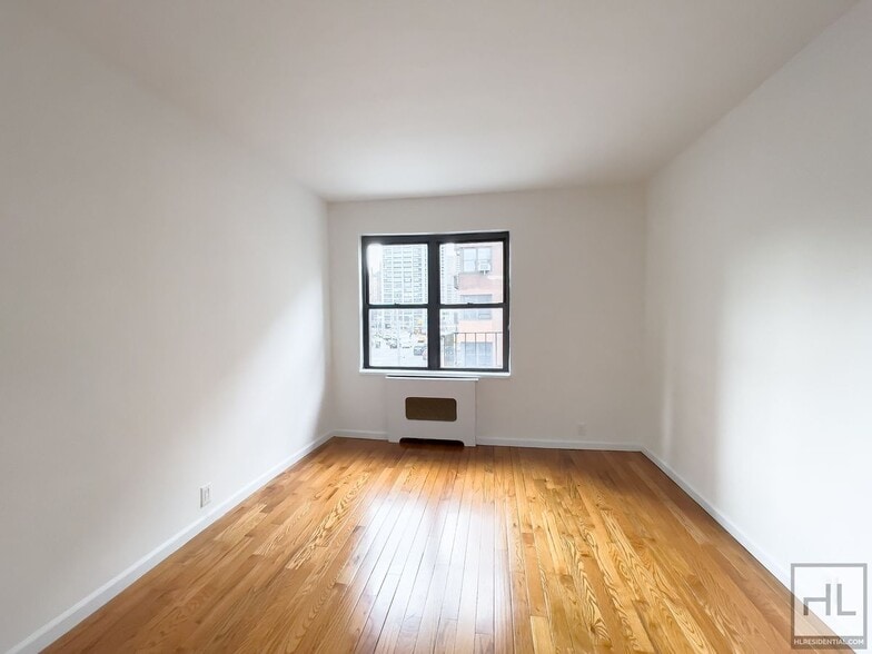 Building Photo - East 61 Street