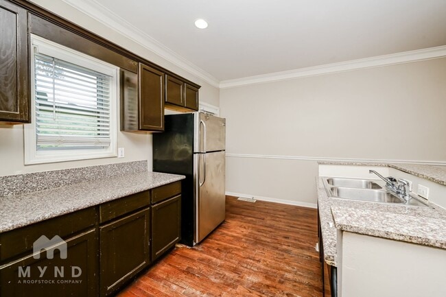 Building Photo - 1575 Laurel Park Pl