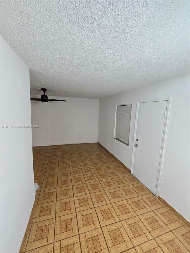 Building Photo - 120 NW 43rd Pl