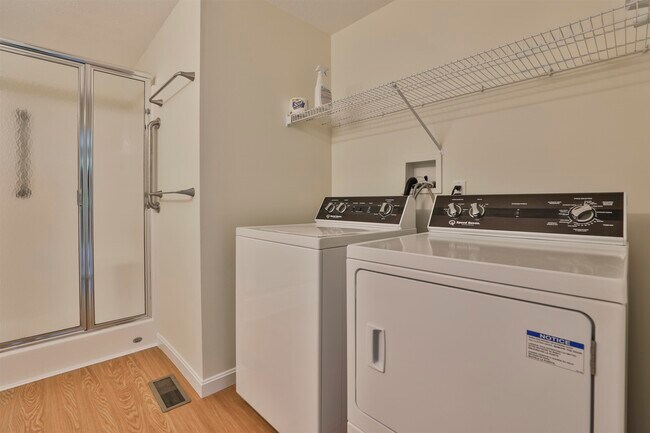 Building Photo - 4 Myopia Ln