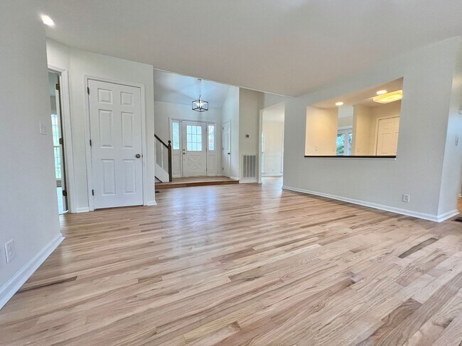 Building Photo - 1405 Brenner Ct