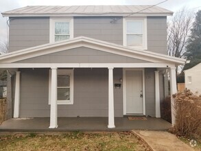 Building Photo - Three Bedroom Two Story House!