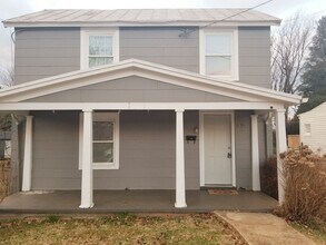 Building Photo - Three Bedroom Two Story House!
