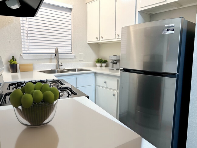 Building Photo - Court At Oak Forest