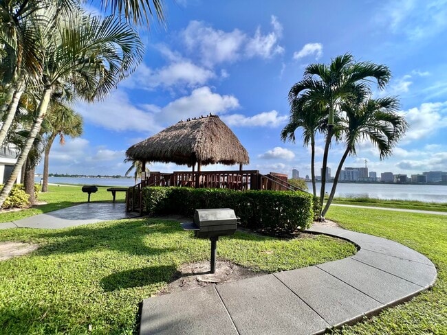 Building Photo - 752 Executive Center Dr