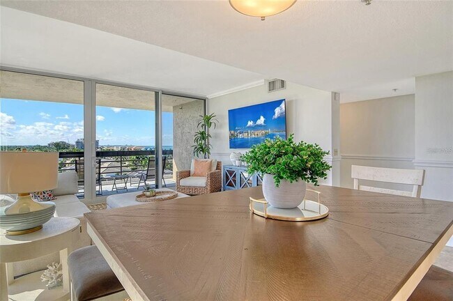 Building Photo - 1065 Gulf of Mexico Dr