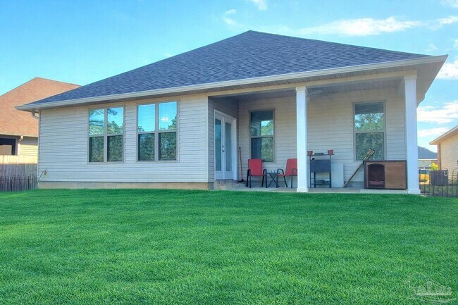 Building Photo - 820 Oak Aly