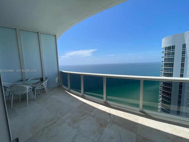 Building Photo - 16001 Collins Ave