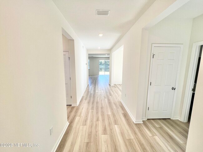 Building Photo - 12859 Logans Walk Ln