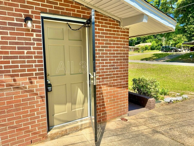 Building Photo - 3600 Nottingham Rd