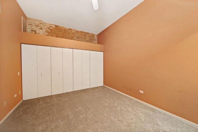 Building Photo - 1631 S Michigan Ave