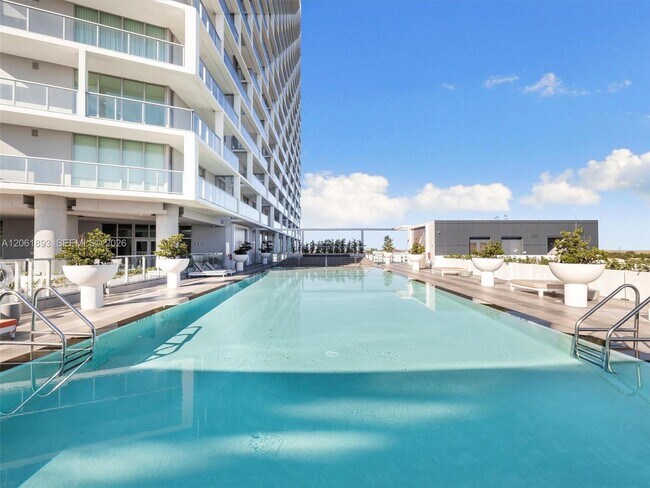 Building Photo - 2000 Metropica Wy
