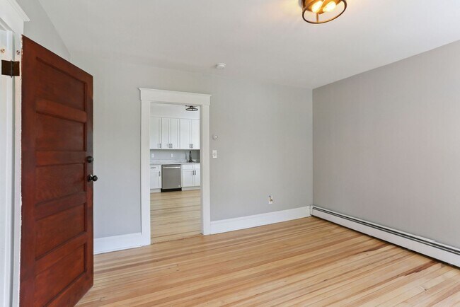Building Photo - 139 Albany Ave