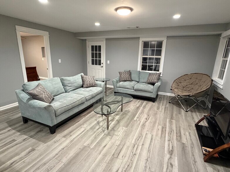 Living room - 220 Drumcliff Ct