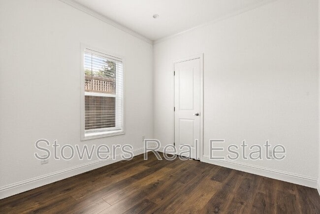 Building Photo - 144 Larkwood Cir